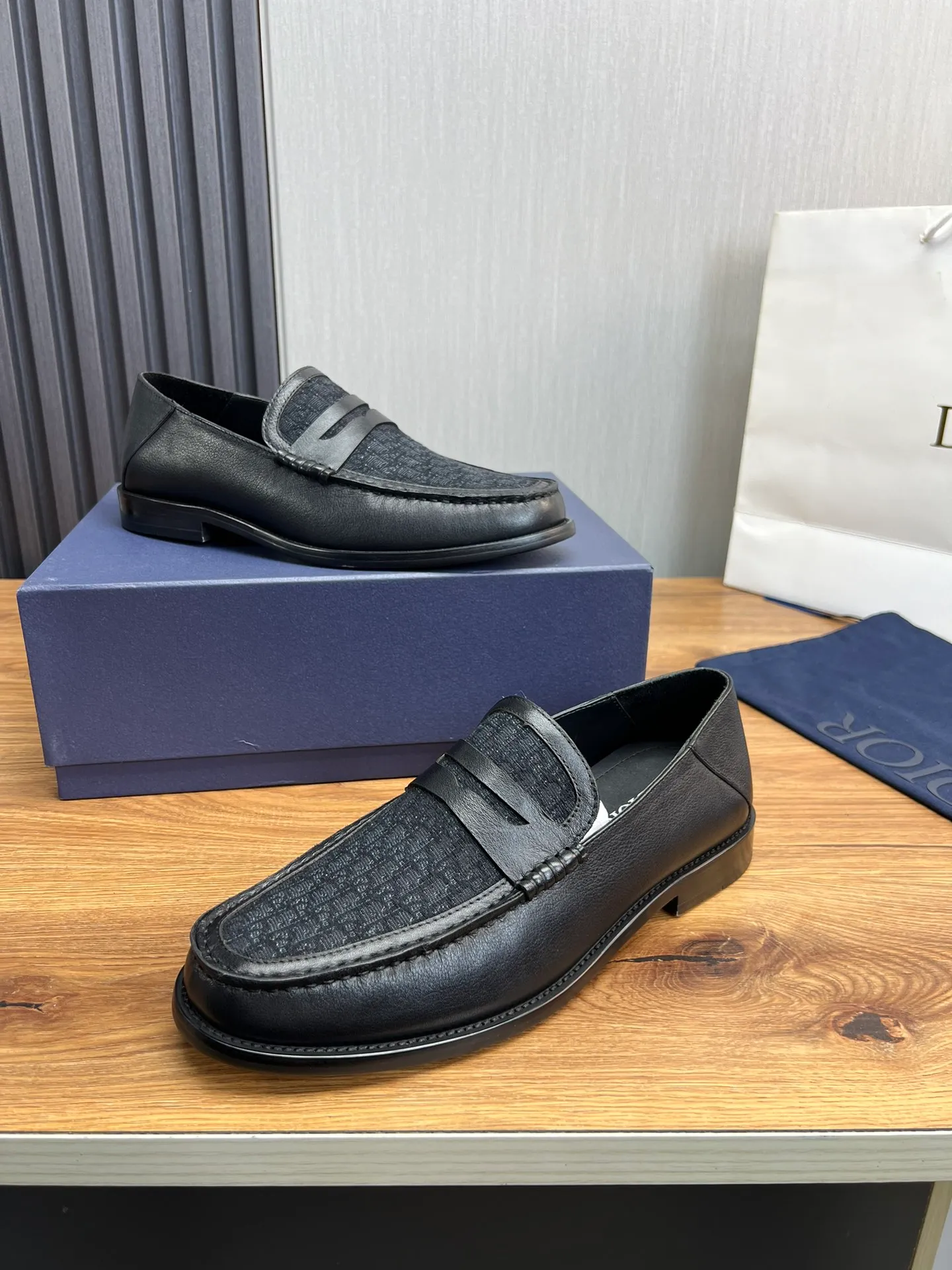 Men's men's shoes 💰580💰 Dior men's business casual leather shoes 👞all made of imported original brand leather, just to create a more comfortable wearing experience, upper: original cowhide ➕ imported sheepskin lining, original non-slip and wear-resistant rubber outsole ✔️36-45 (38.45 non-refundable)
